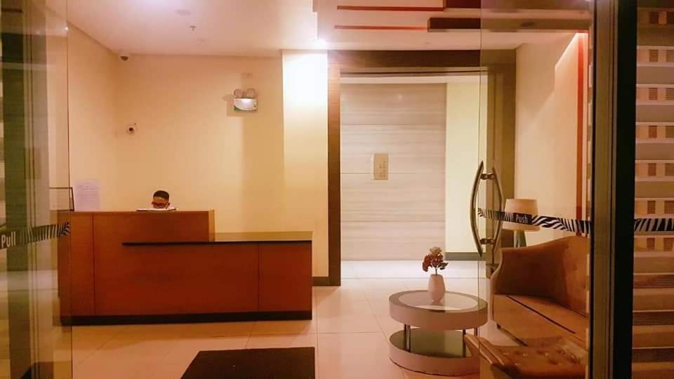 One Palm Tree Villas Condo Across Naia Terminal 3 مانيلا المظهر الخارجي الصورة