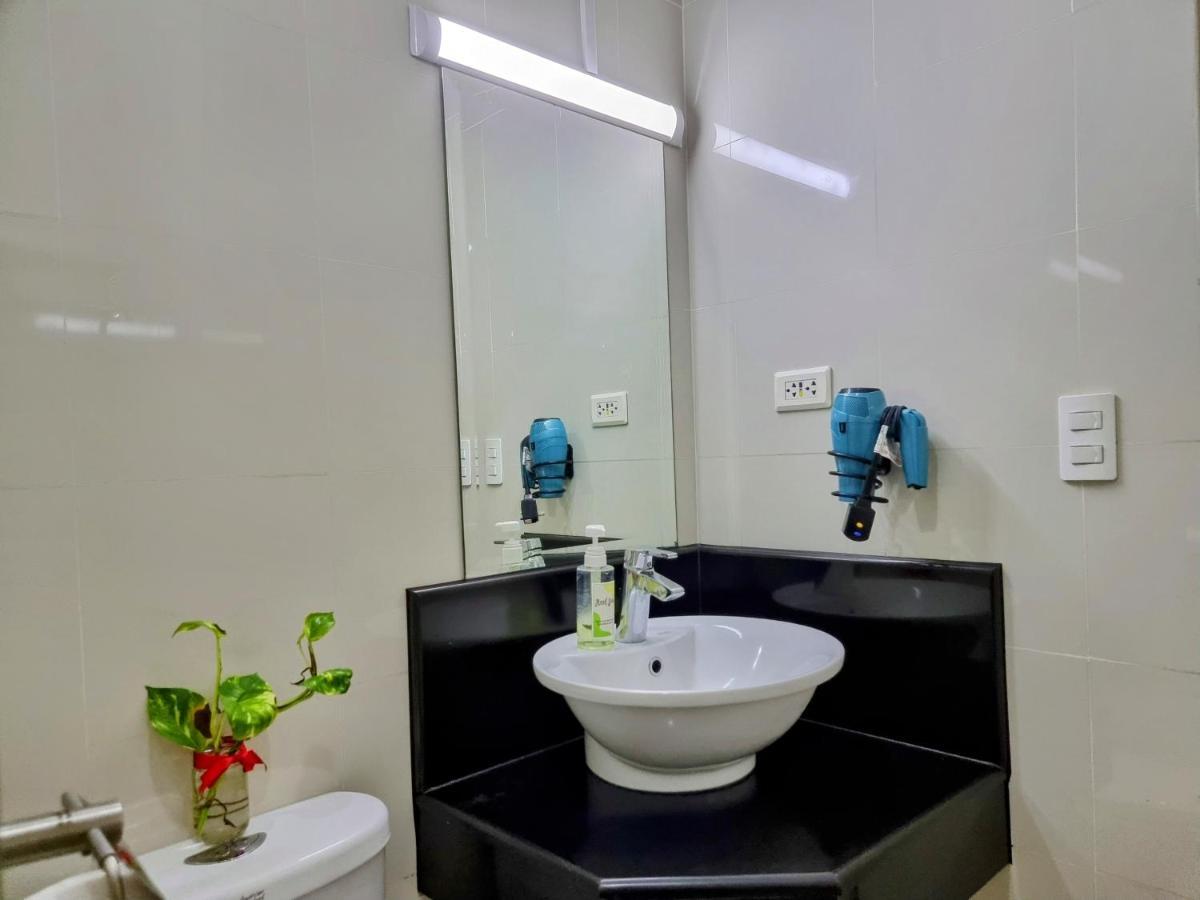 One Palm Tree Villas Condo Across Naia Terminal 3 مانيلا المظهر الخارجي الصورة